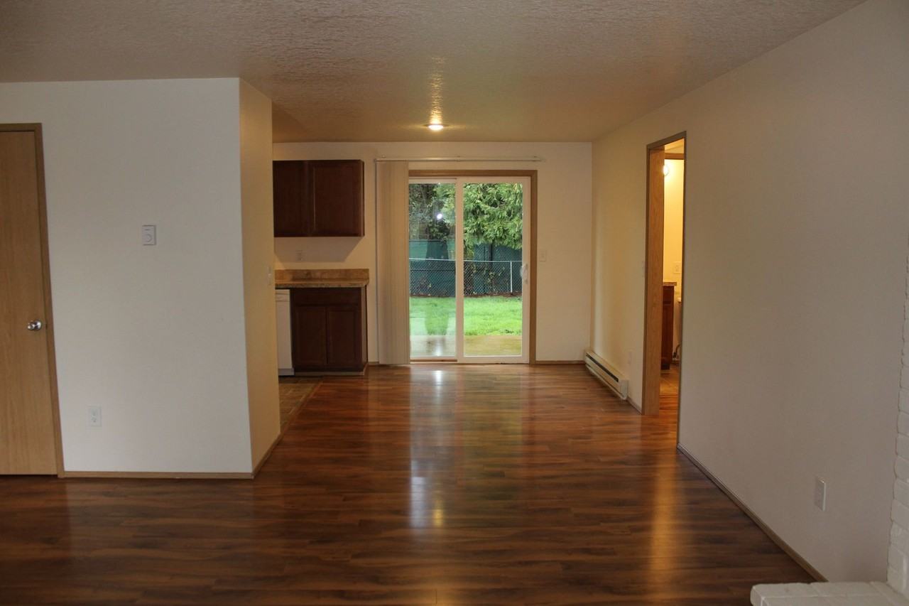 1959 Ne Kathryn St - Photo 5 of 20