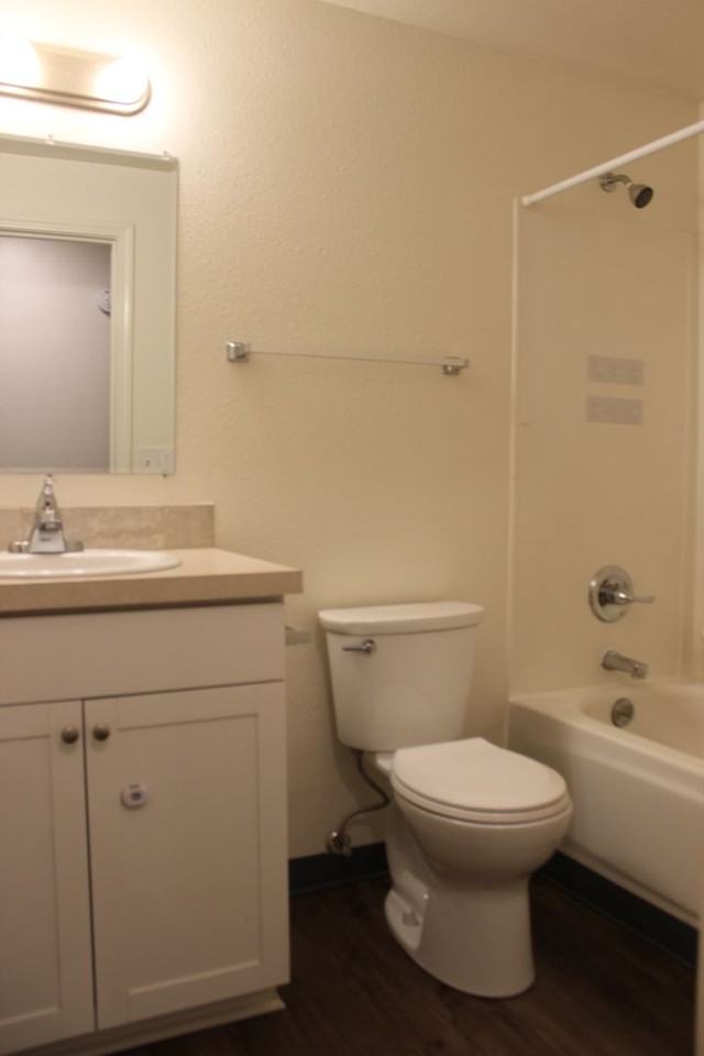 2027 Se Gerhard Dr - Photo 5 of 14