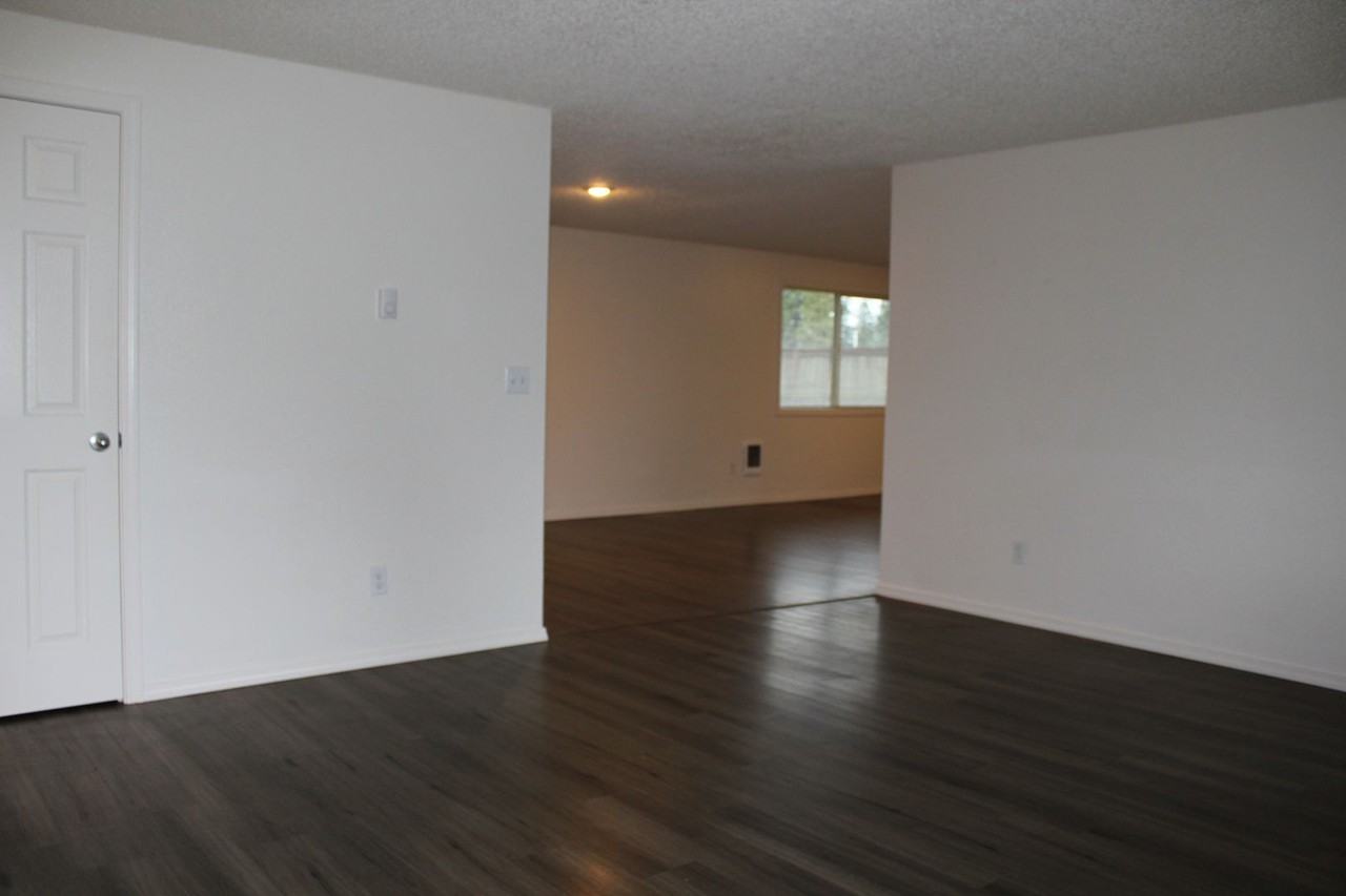 2027 Se Gerhard Dr - Photo 7 of 14