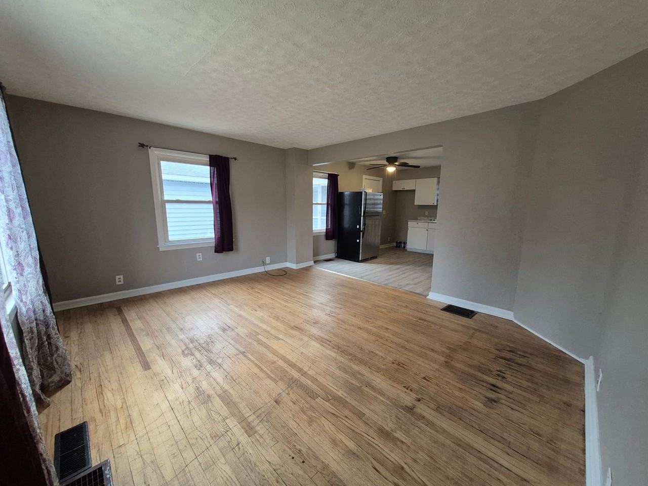 4005 W 2nd St - Photo 3 of 17