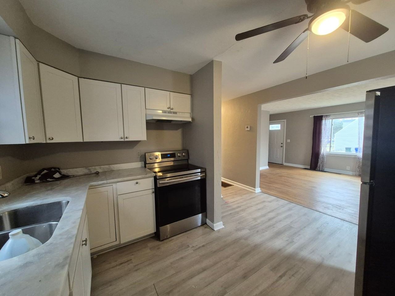 4005 W 2nd St - Photo 4 of 17