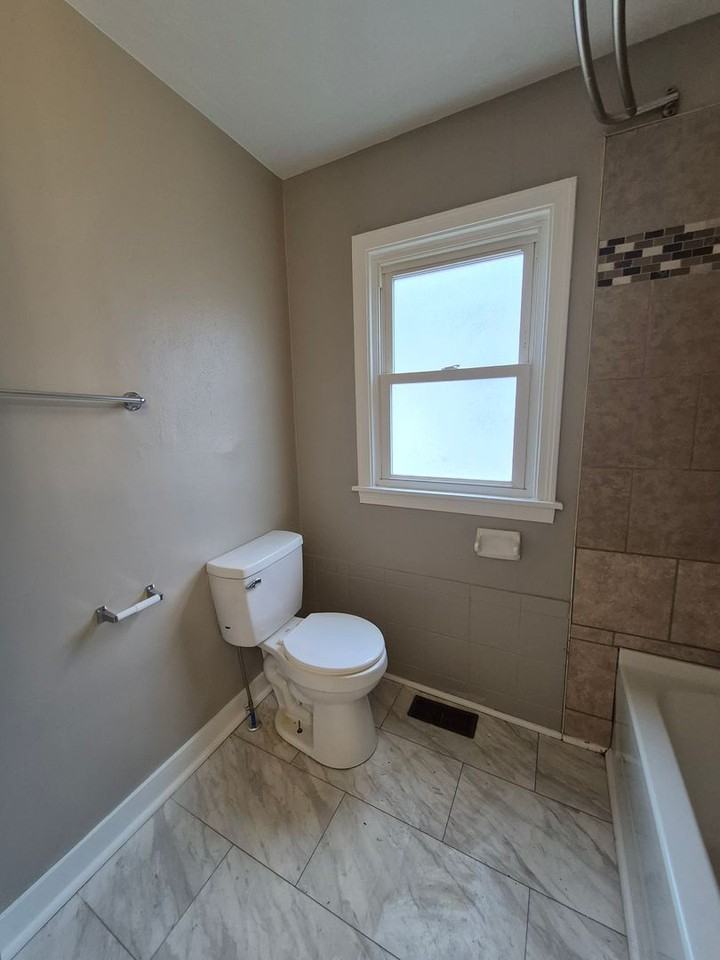 4005 W 2nd St - Photo 6 of 17