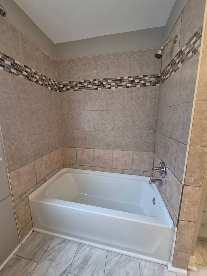 4005 W 2nd St - Photo 7 of 17