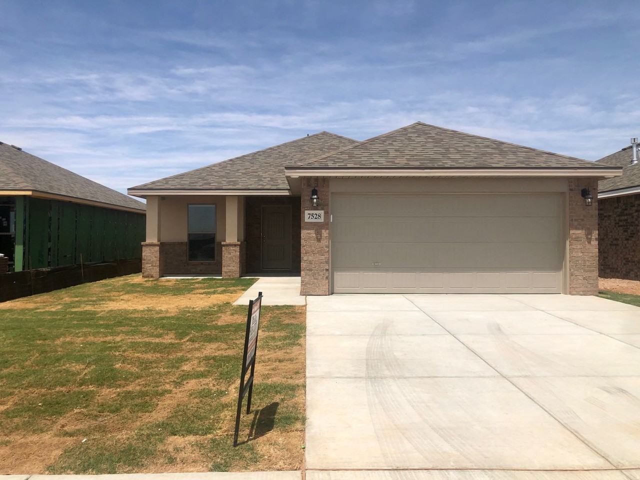 7528 104th St - Photo 2 of 11