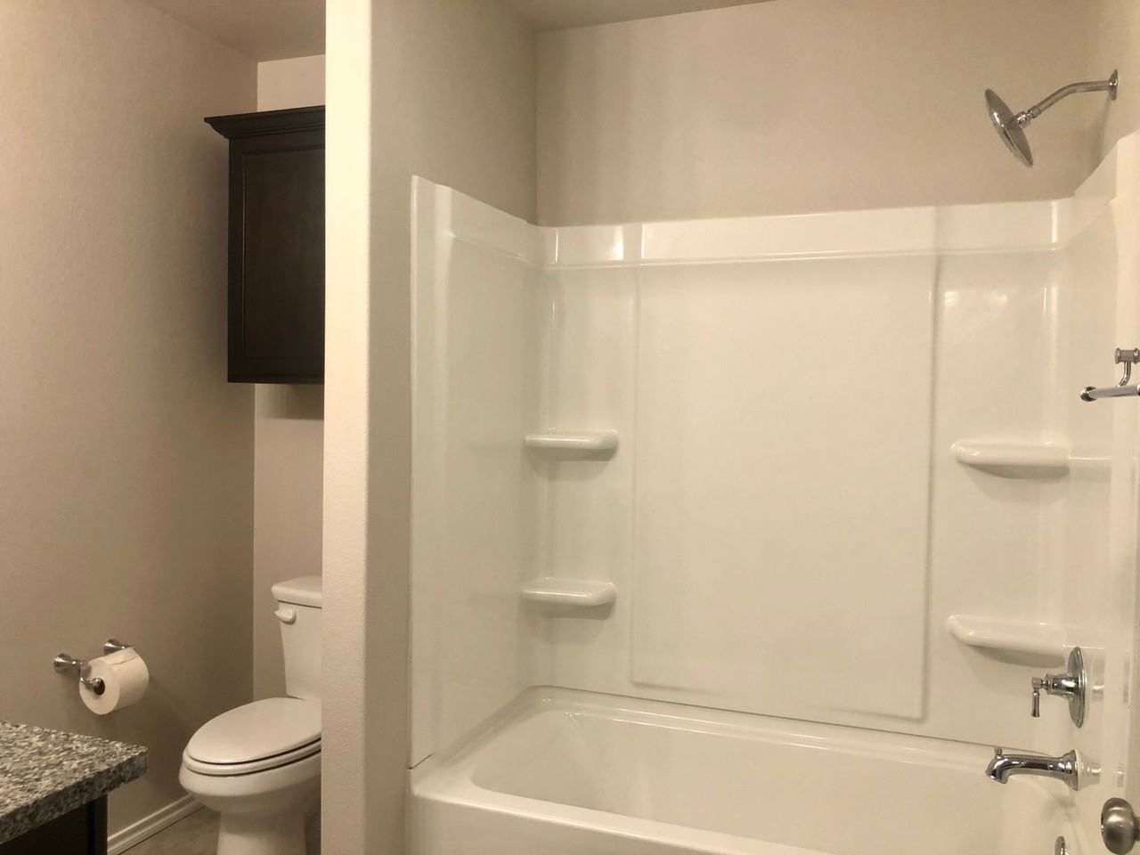 7528 104th St - Photo 3 of 11