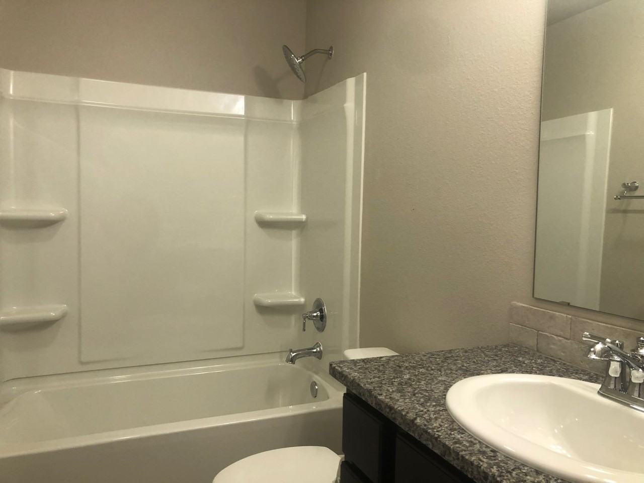 7528 104th St - Photo 4 of 11