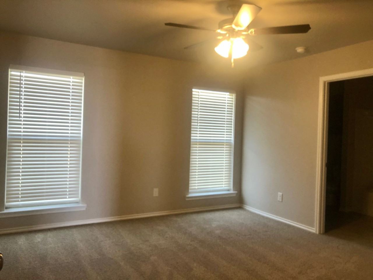 7528 104th St - Photo 5 of 11