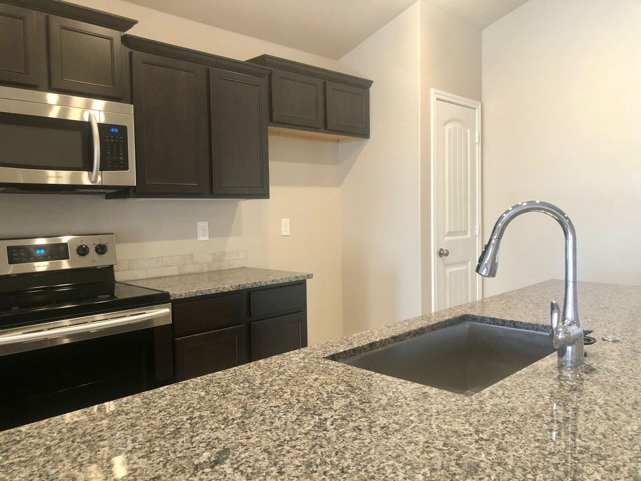 7528 104th St - Photo 7 of 11