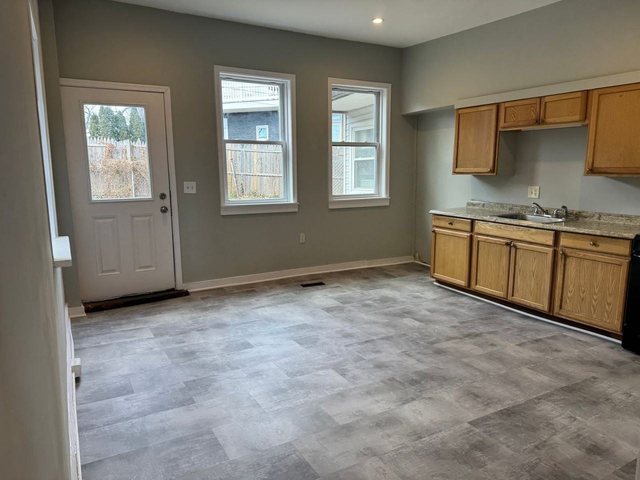 346 N Plum St - Photo 3 of 17