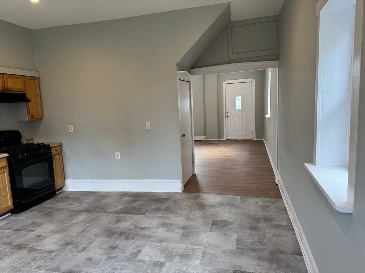 346 N Plum St - Photo 4 of 17