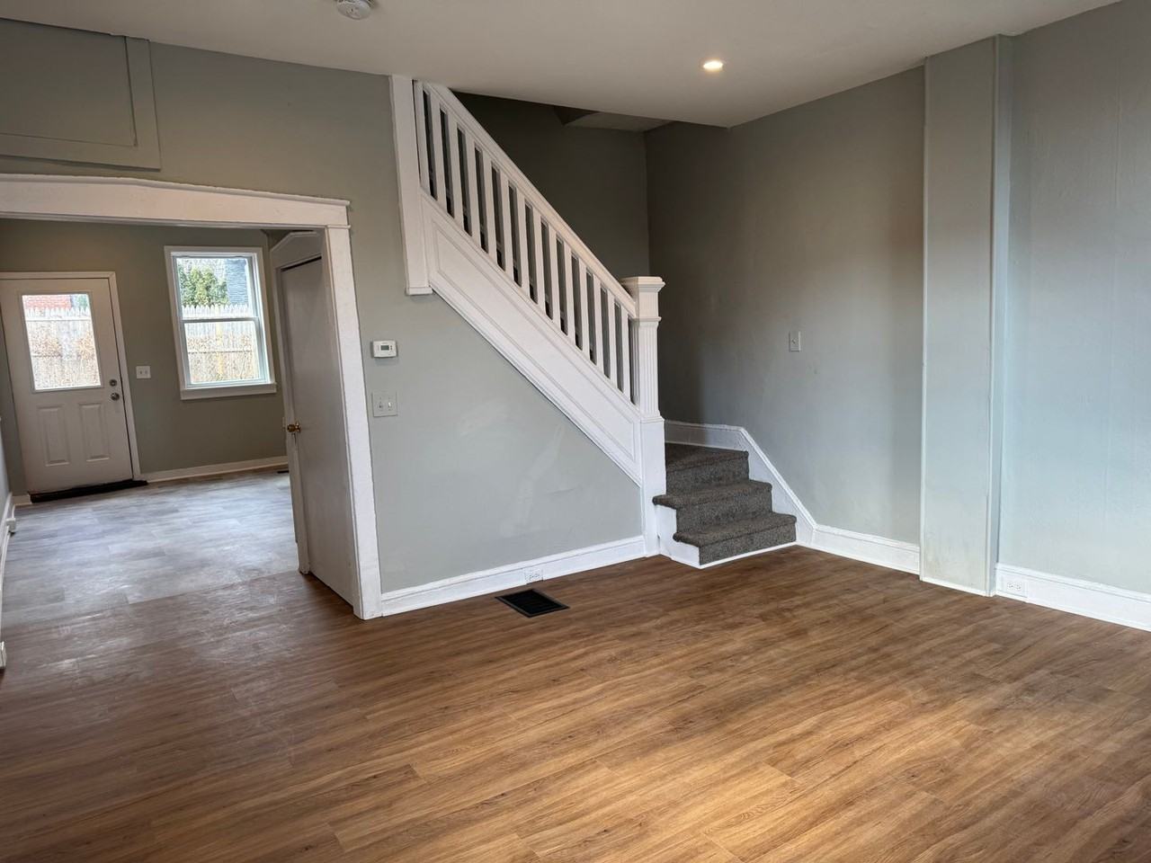 346 N Plum St - Photo 5 of 17