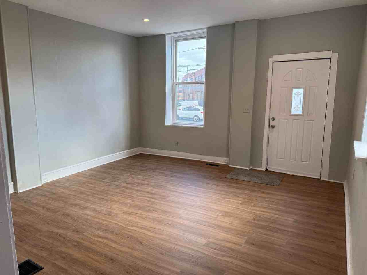 346 N Plum St - Photo 7 of 17