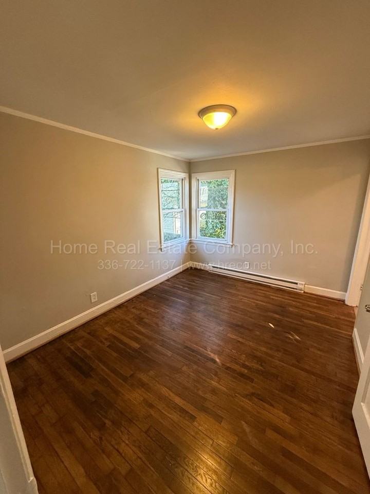 422 Gregory St - Photo 3 of 4