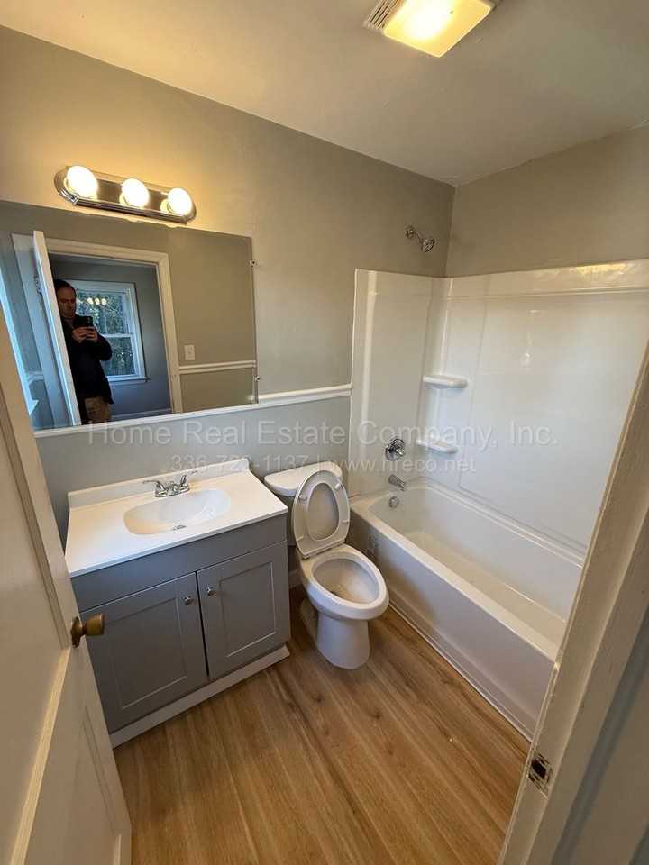 422 Gregory St - Photo 4 of 4