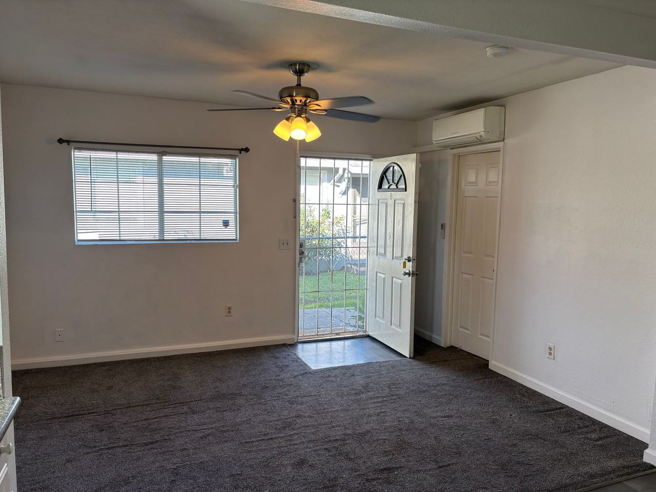 9620 Webb St - Photo 4 of 14