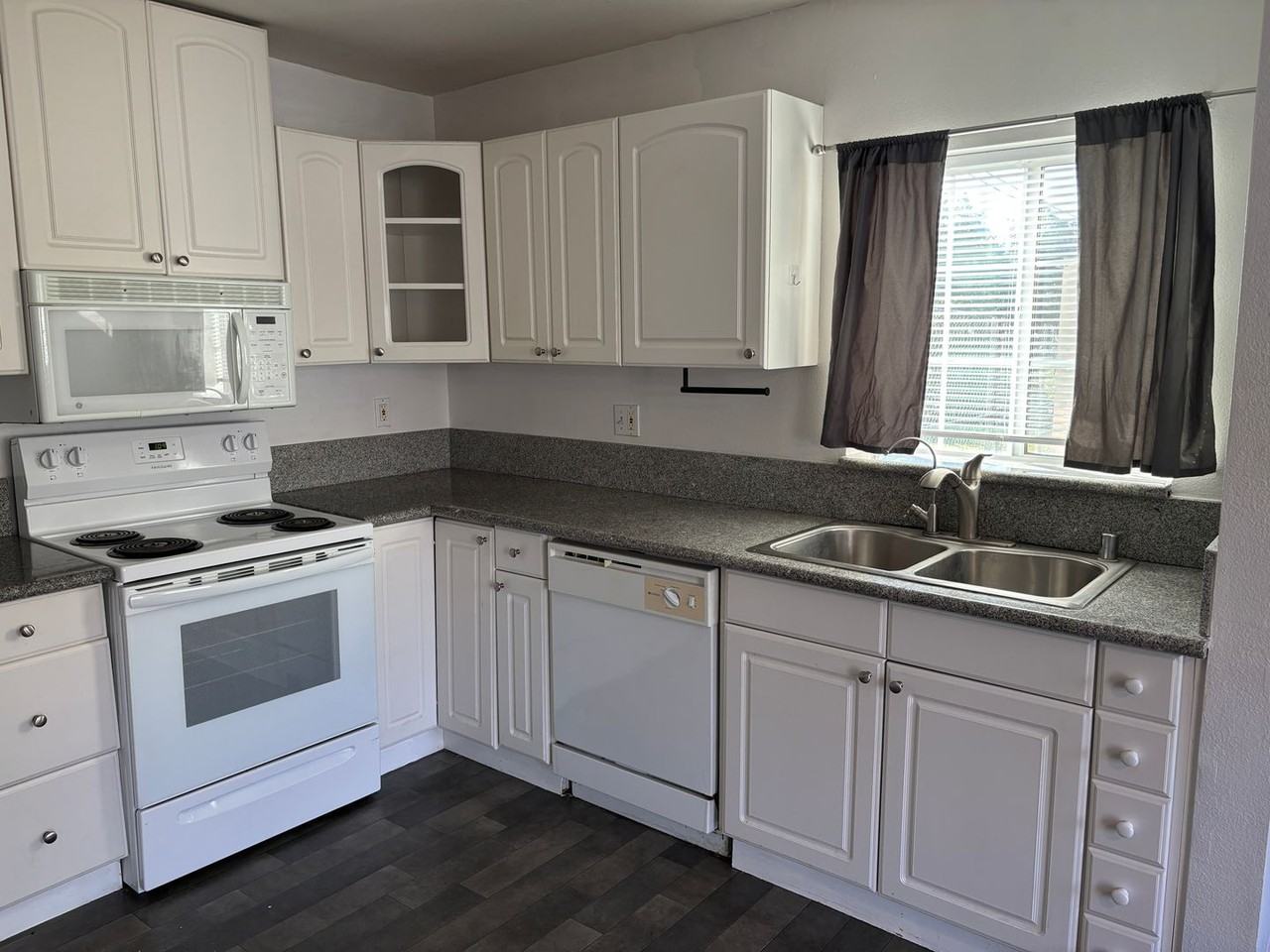 9620 Webb St - Photo 5 of 14