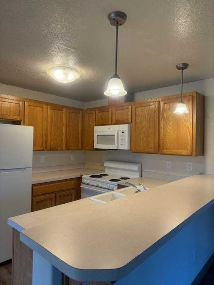 636 Browning Ave S - Photo 2 of 11