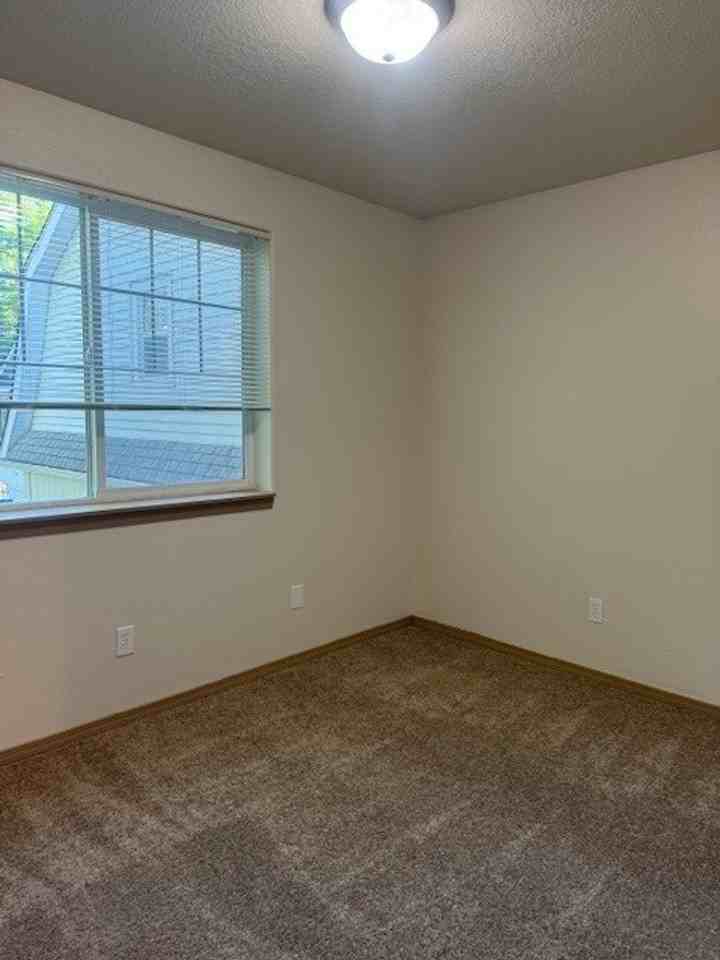 636 Browning Ave S - Photo 4 of 11