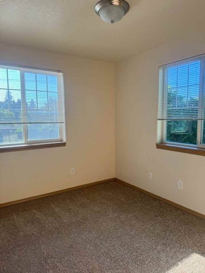 636 Browning Ave S - Photo 6 of 11