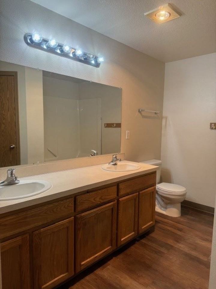 636 Browning Ave S - Photo 7 of 11