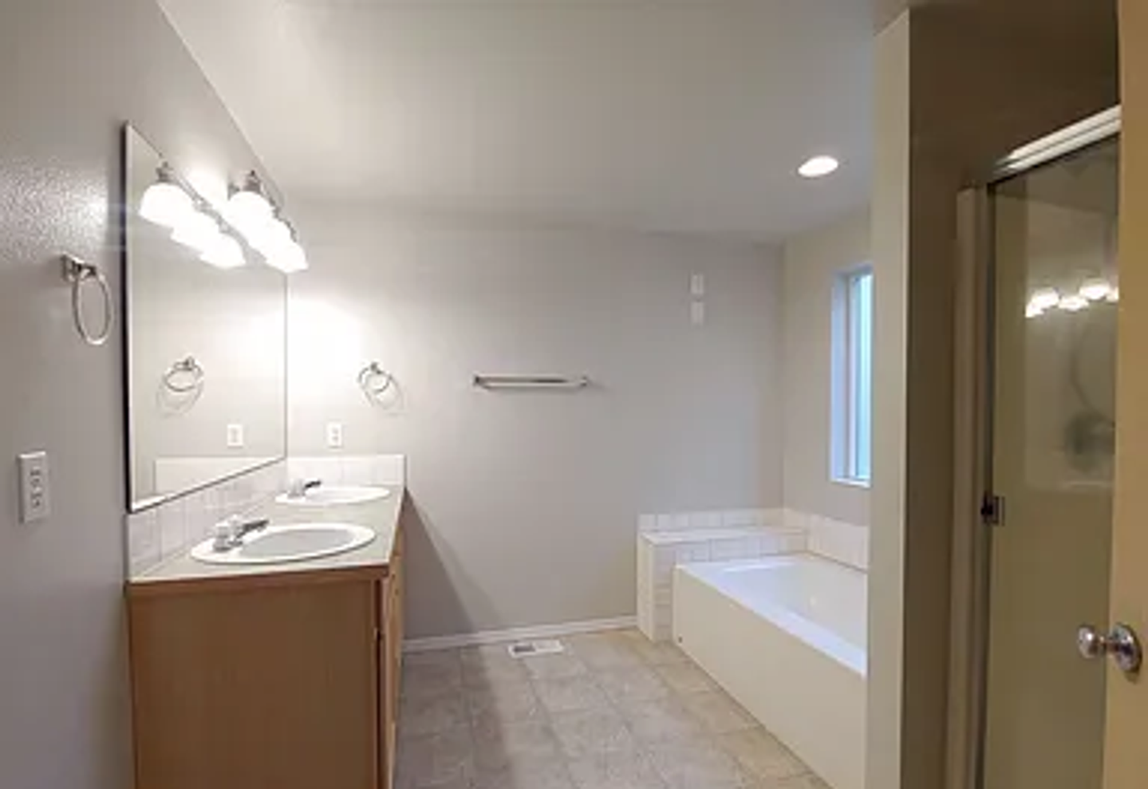 17831 72nd Ave E - Photo 7 of 8