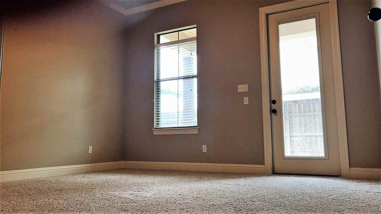 307 Perfect Pl - Photo 3 of 11