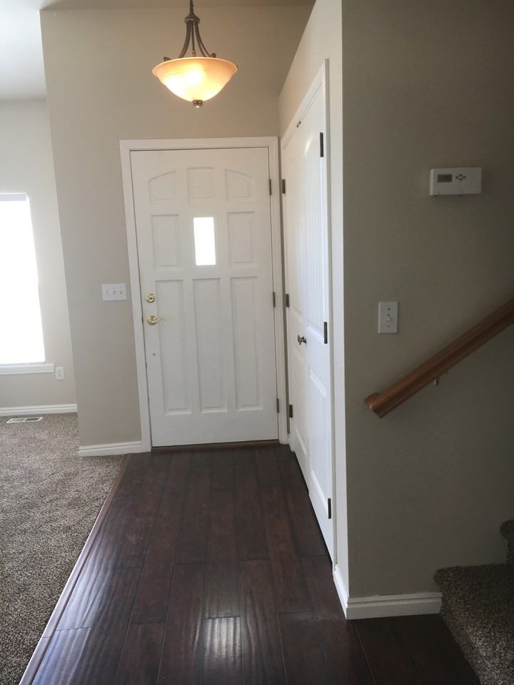 256 W Woodbury Dr - Photo 3 of 6