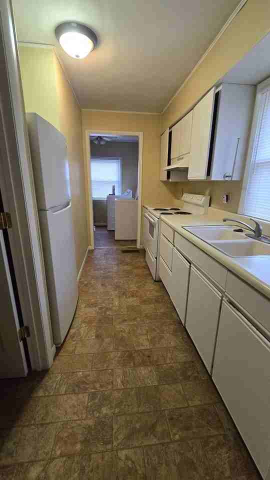 1909 N Janney Ave - Photo 3 of 12