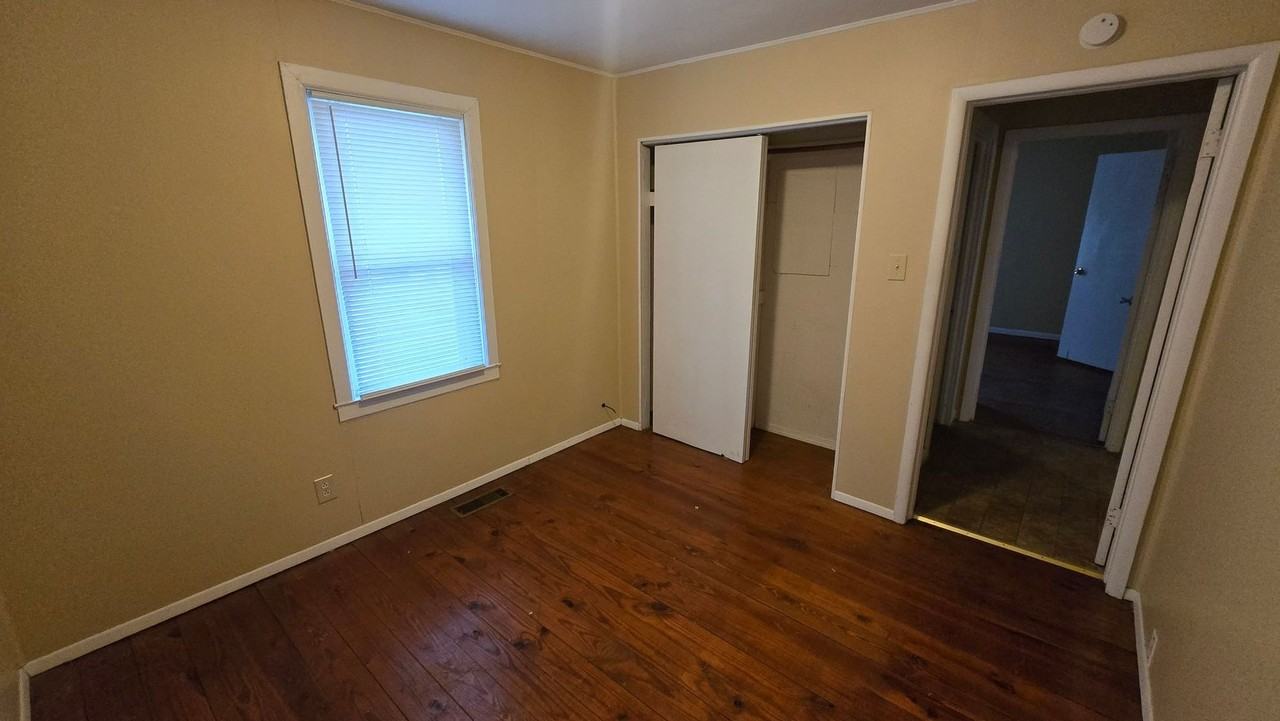 1909 N Janney Ave - Photo 5 of 12