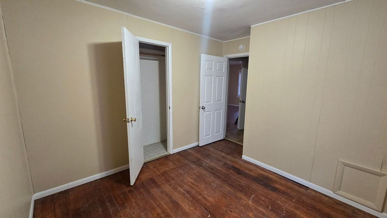 1909 N Janney Ave - Photo 7 of 12