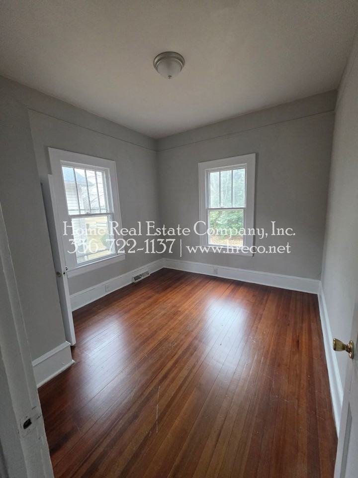 208 Clayton St - Photo 3 of 12