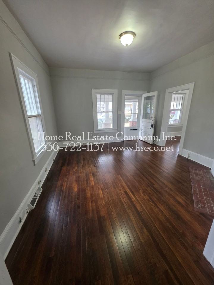 208 Clayton St - Photo 6 of 12