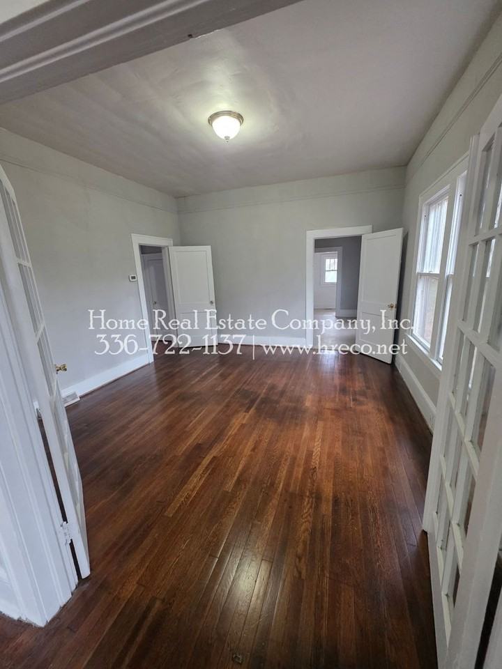 208 Clayton St - Photo 7 of 12