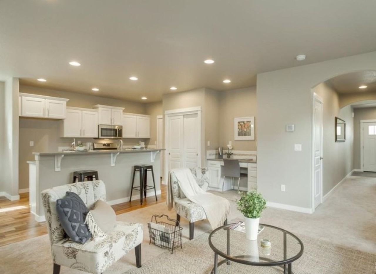 468 Nw 30th St - Photo 3 of 12