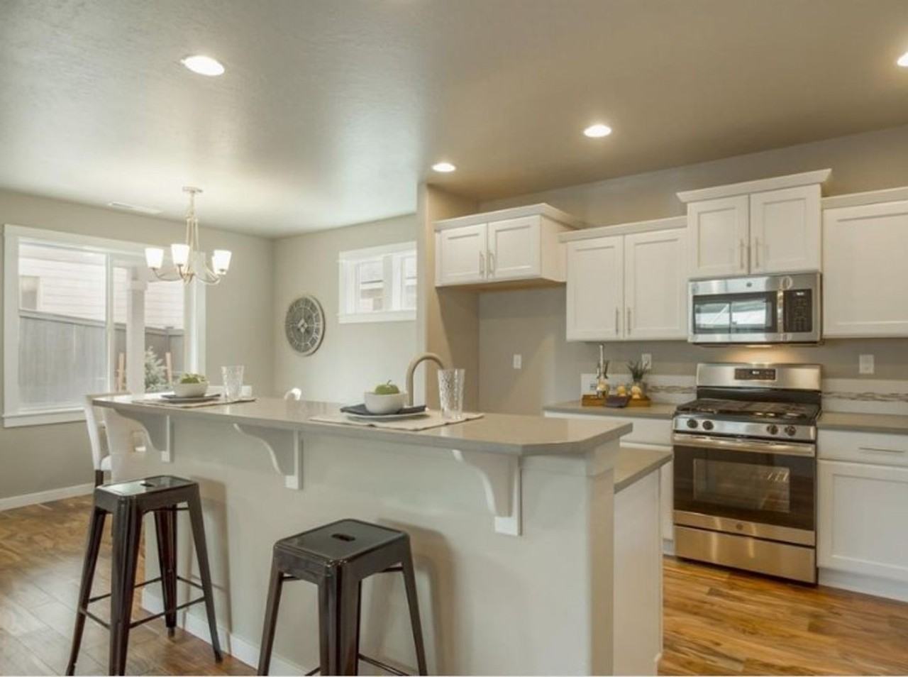 468 Nw 30th St - Photo 5 of 12