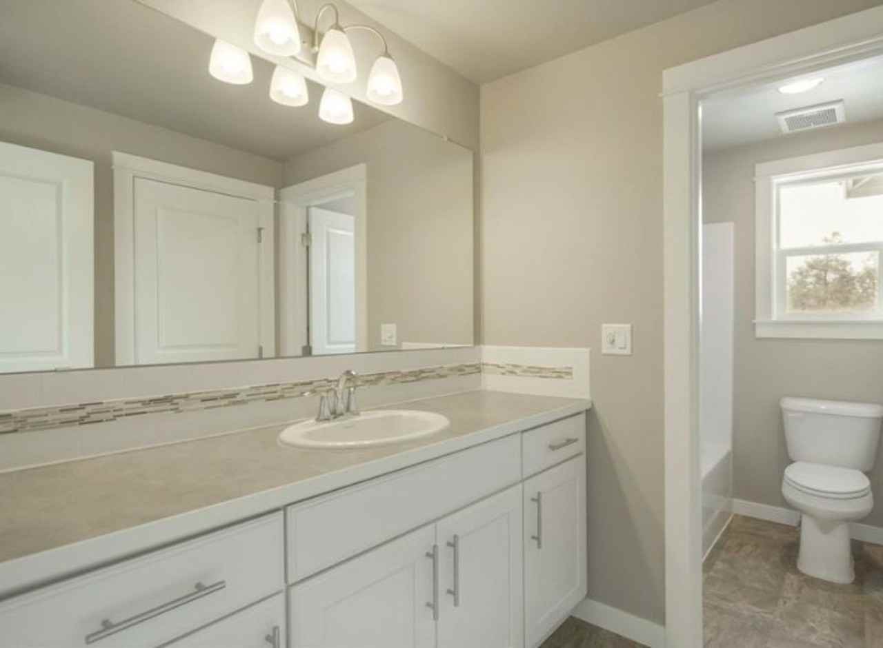 468 Nw 30th St - Photo 6 of 12