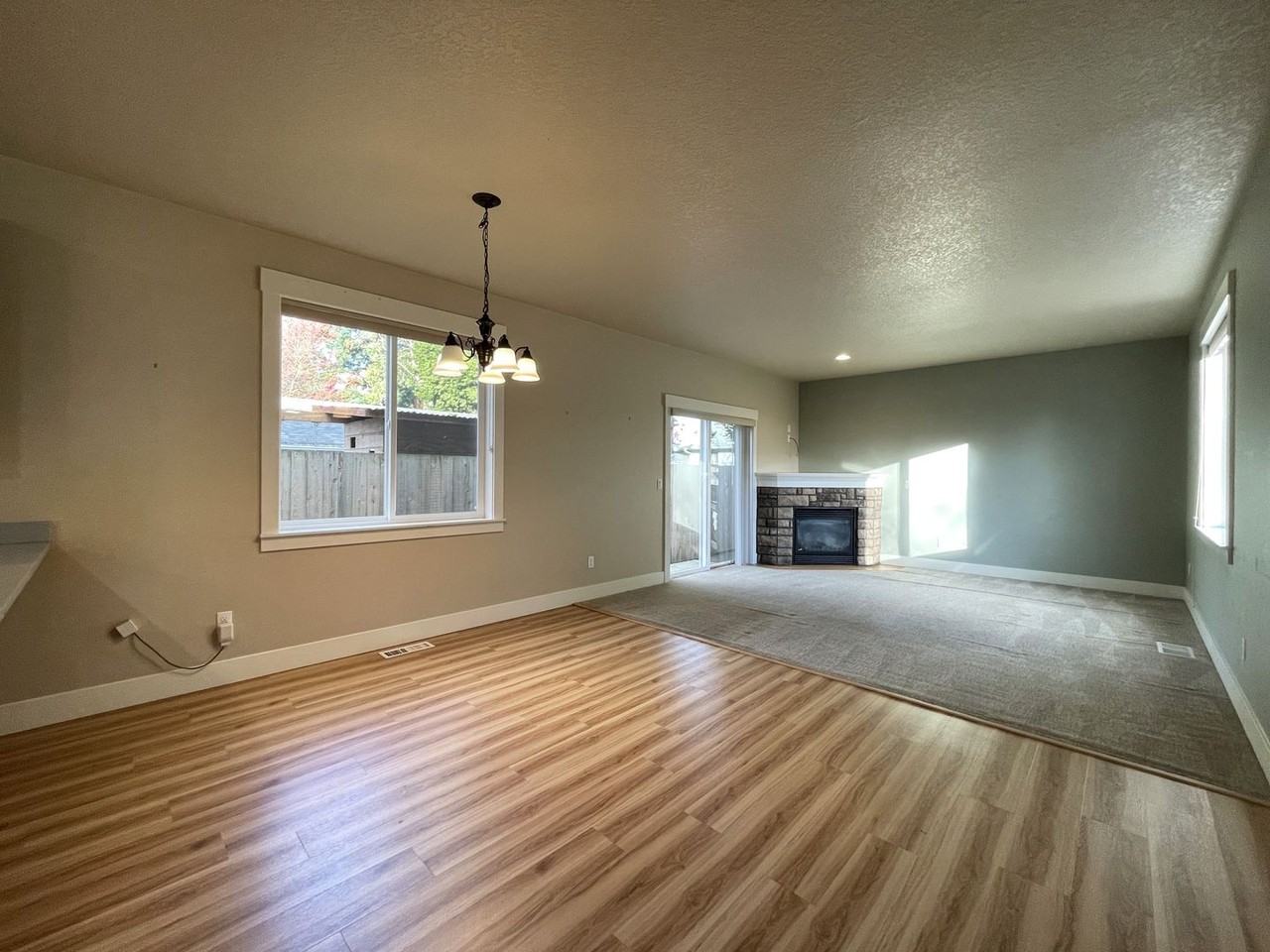 2746 Se 78th Ave - Photo 2 of 21