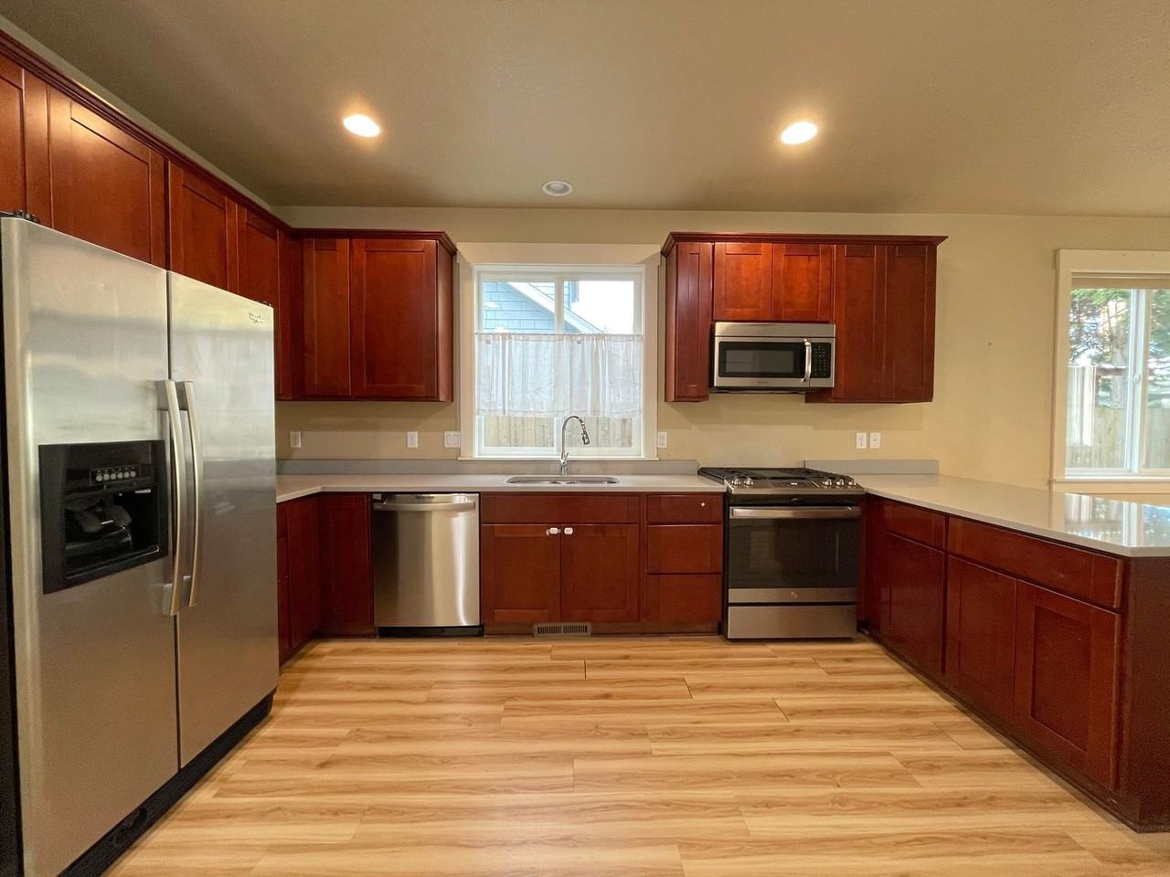 2746 Se 78th Ave - Photo 3 of 21