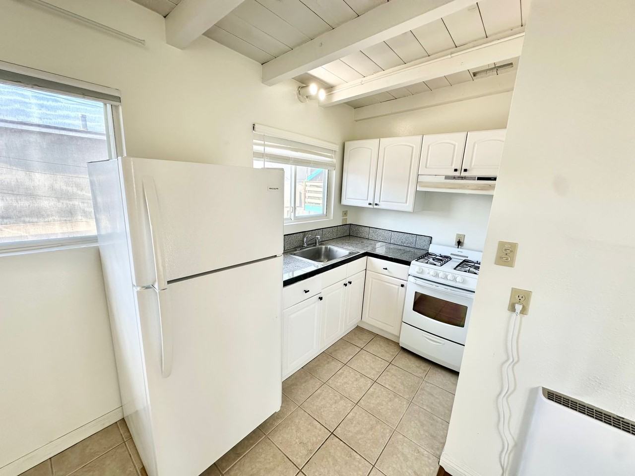 118 38th St Apt B - Photo 4 of 10