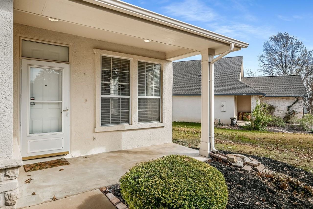 106 Sunflower St - Photo 4 of 33