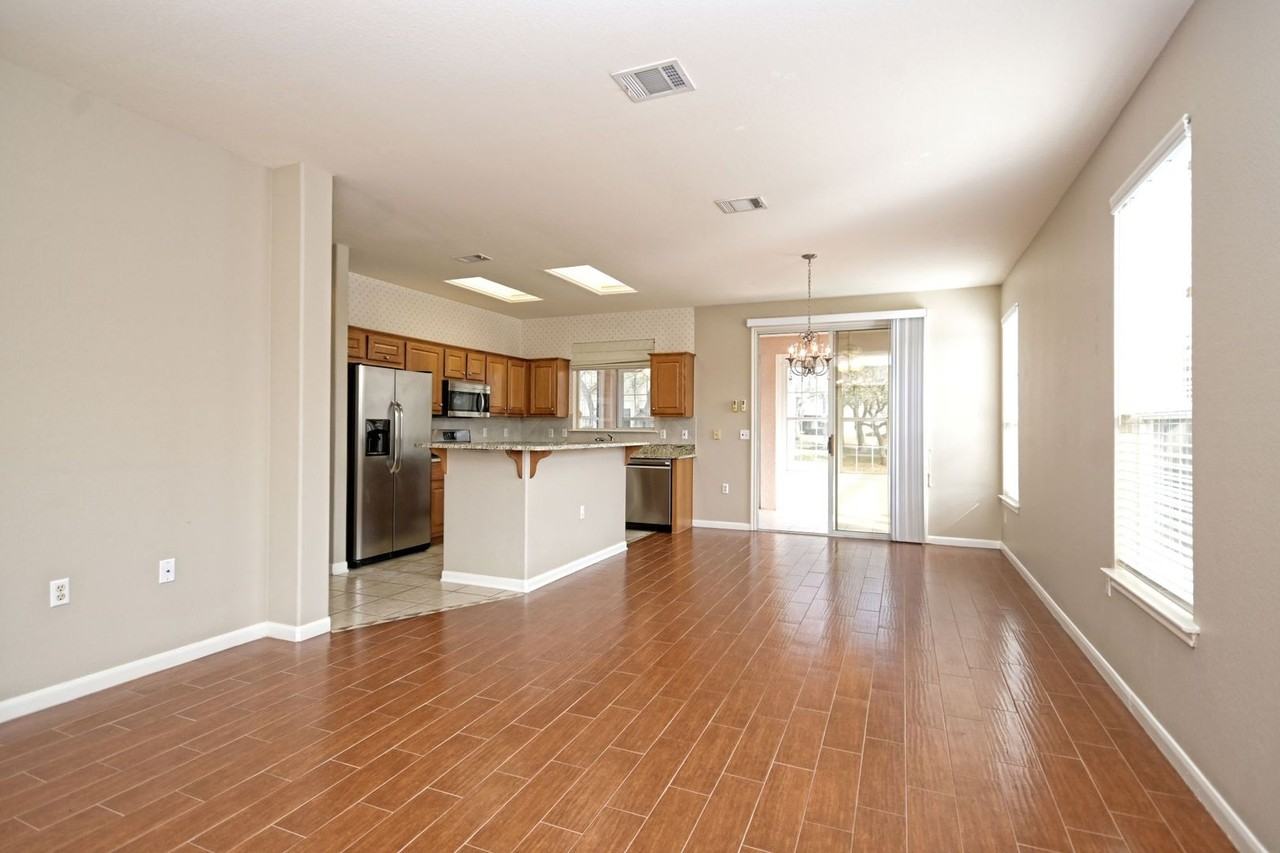 106 Sunflower St - Photo 7 of 33