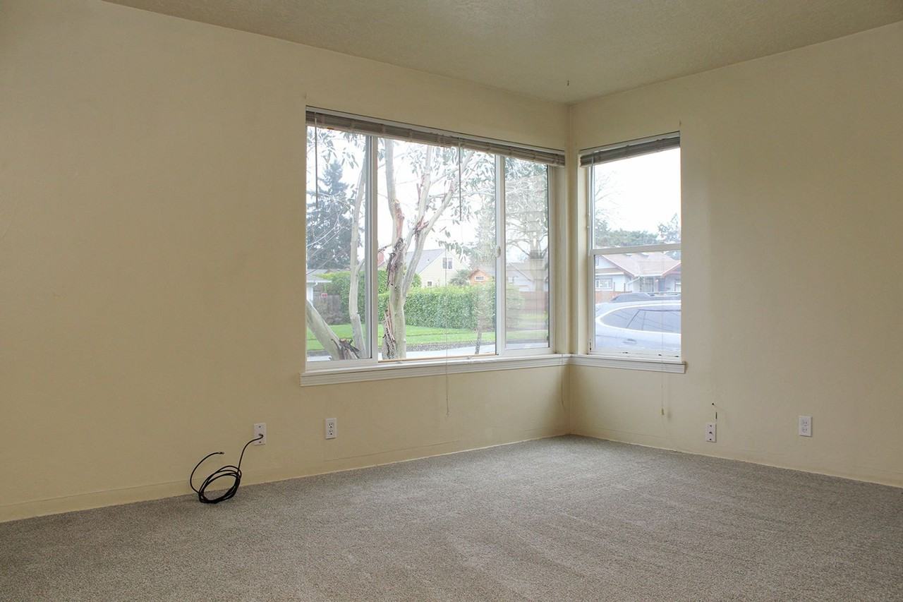 8723 Se Taylor St - Photo 4 of 21