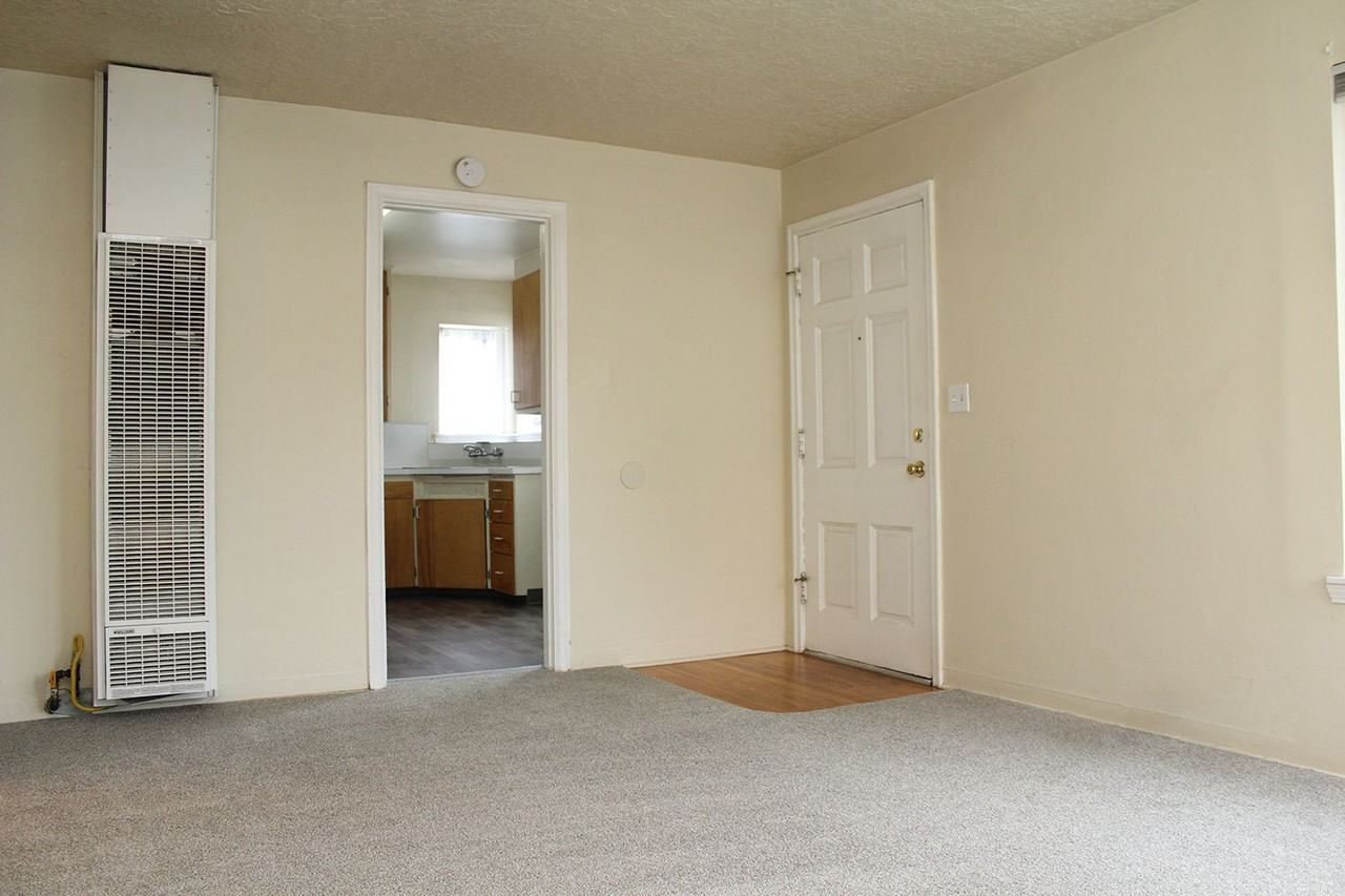 8723 Se Taylor St - Photo 5 of 21