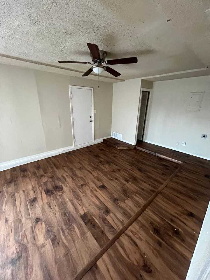 1819 E Colgate St - Photo 5 of 16