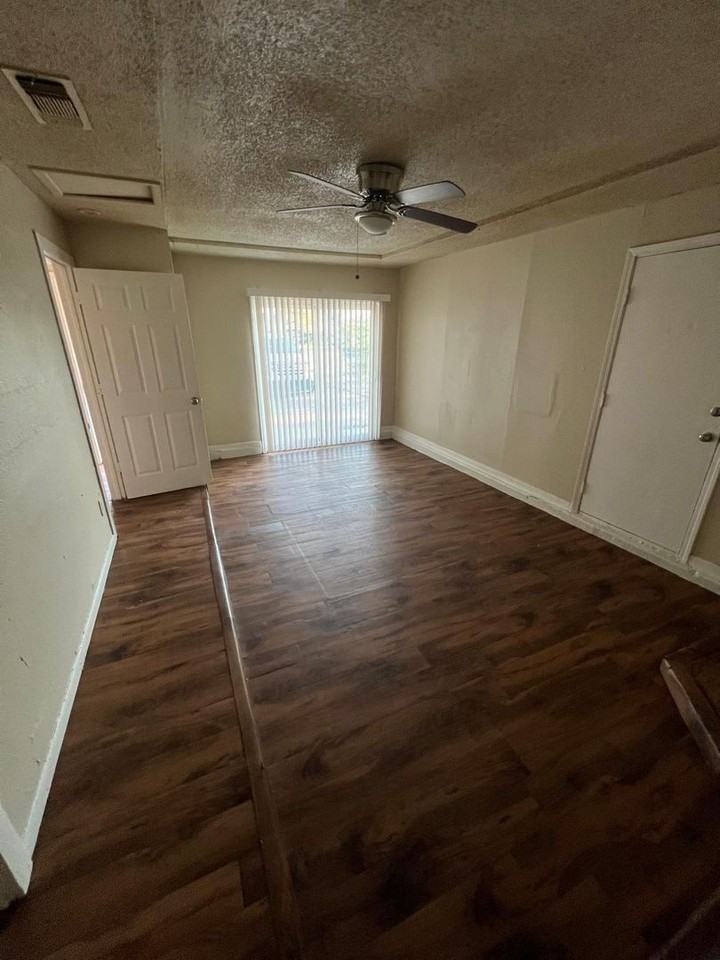 1819 E Colgate St - Photo 6 of 16