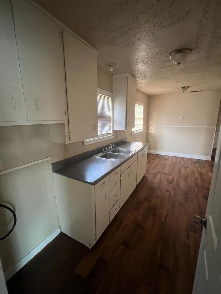 1819 E Colgate St - Photo 7 of 16