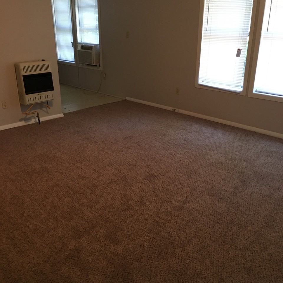 924 N Frisco Ave - Photo 2 of 8