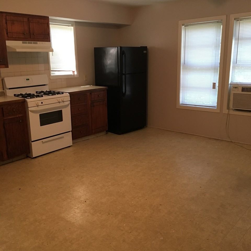 924 N Frisco Ave - Photo 3 of 8