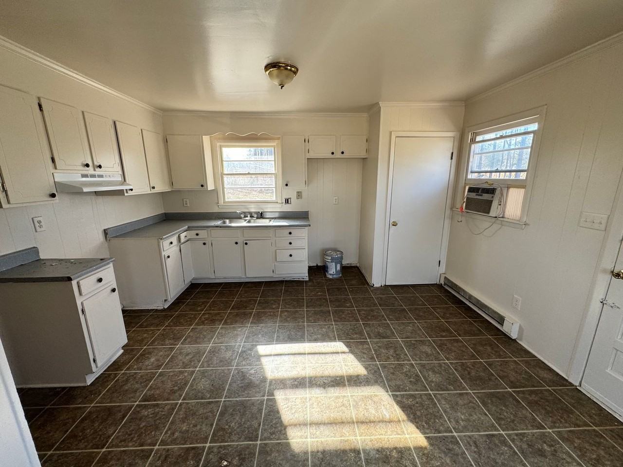 6001 Leo Dr - Photo 4 of 12