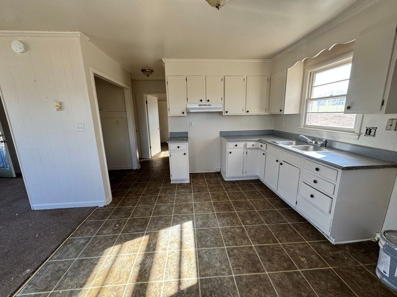 6001 Leo Dr - Photo 6 of 12